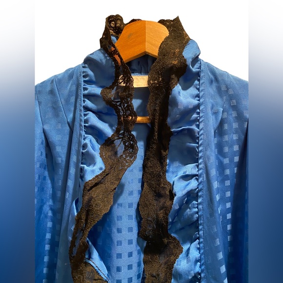 VTG | GIVENCHY RUFFLE AND KACE LINED ROBE - Picture 3 of 5